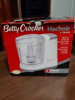 Betty Crocker White and Clear 3-Cup Food Chopper